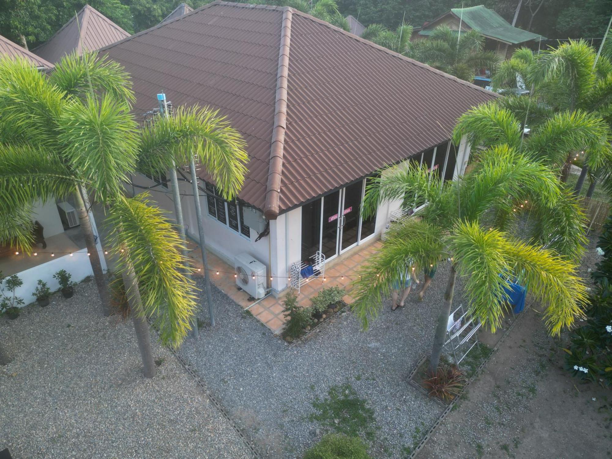 Escape Divers - Jungle Hostel And Dive Centre Ko Tao Exterior photo