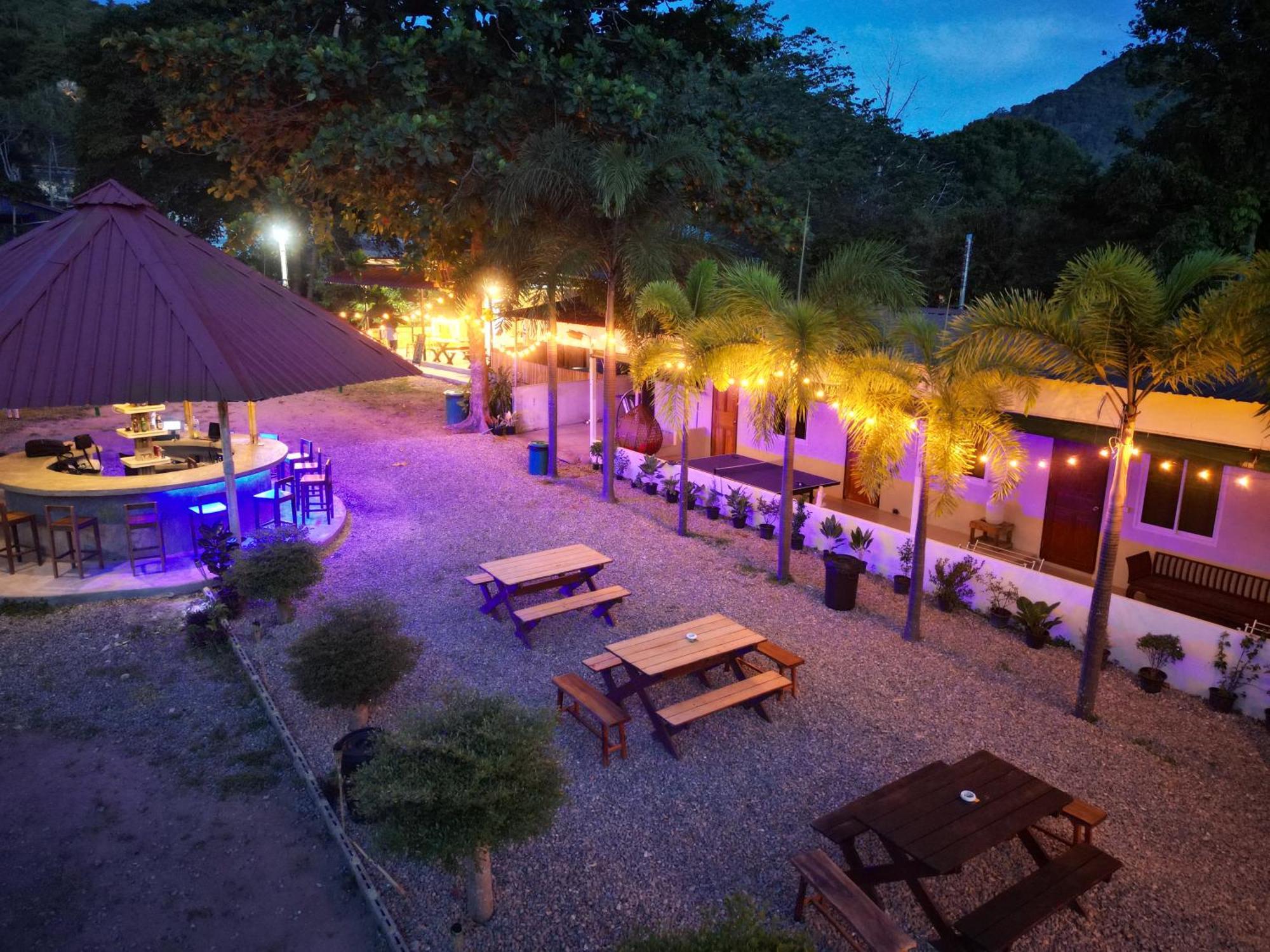 Escape Divers - Jungle Hostel And Dive Centre Ko Tao Exterior photo