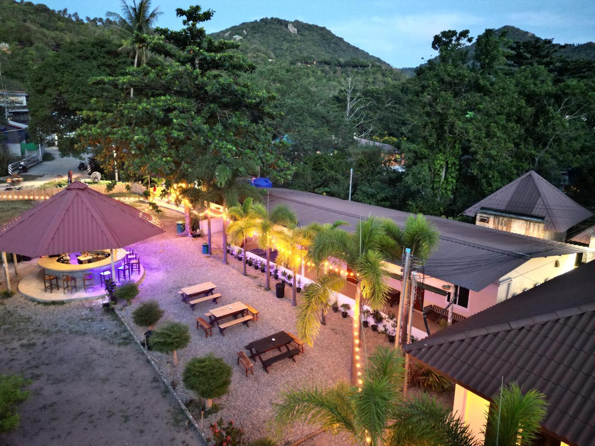 Escape Divers - Jungle Hostel And Dive Centre Ko Tao Exterior photo