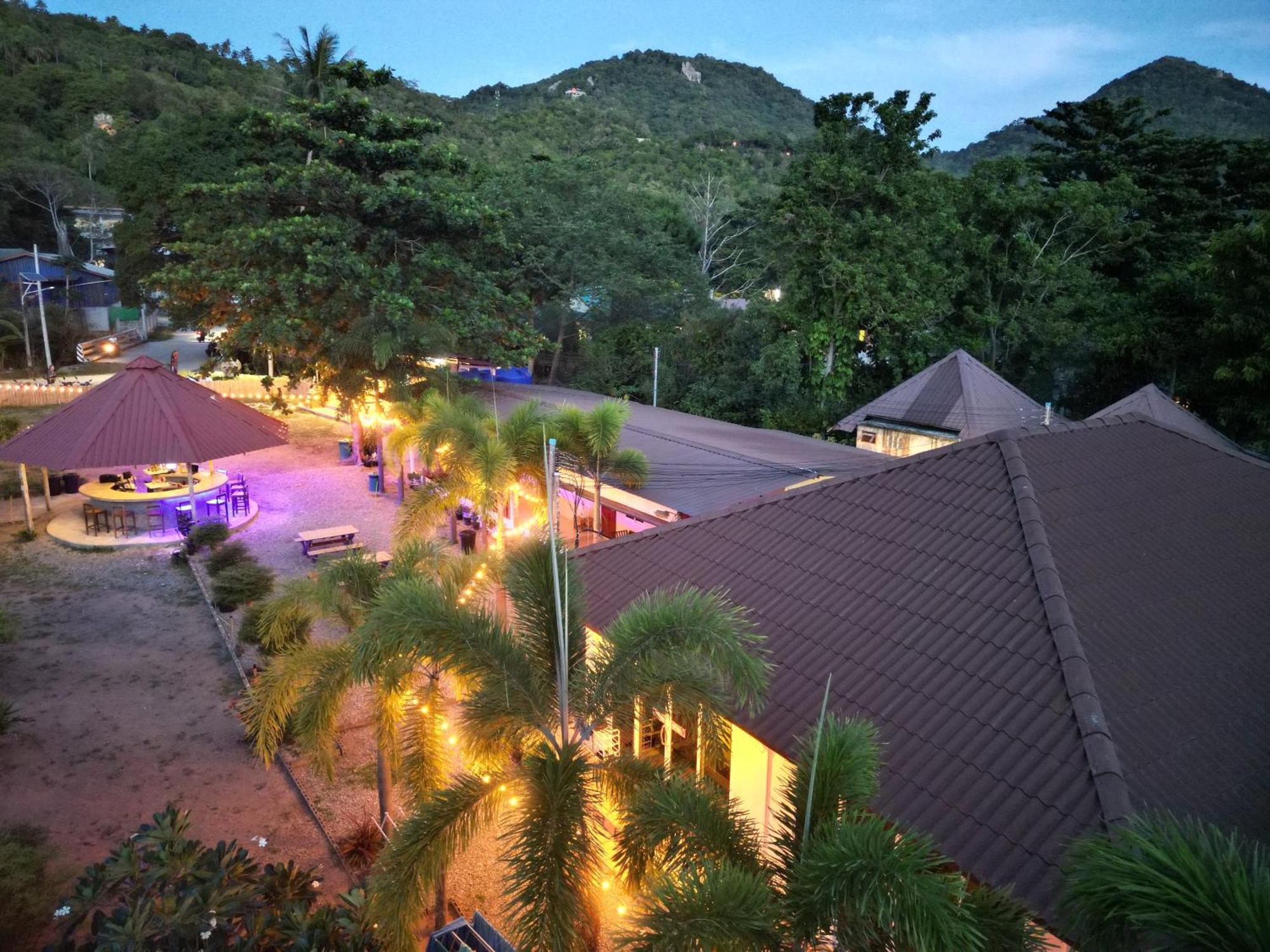 Escape Divers - Jungle Hostel And Dive Centre Ko Tao Exterior photo